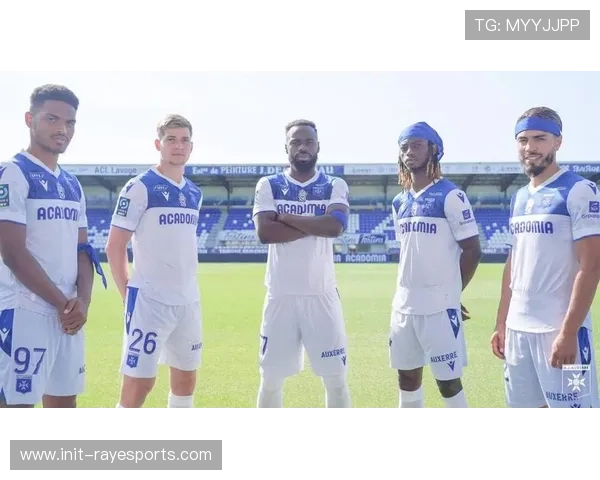 里尔与欧塞尔冲突引发两张红牌，双方最终9人完赛